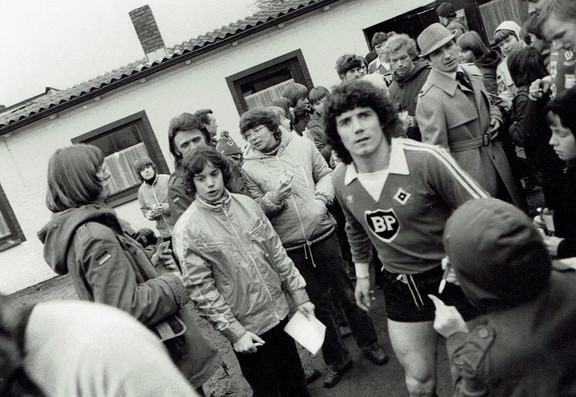 1979-12-30_Gastspiel_Hamburger_SV_Heide_30.12.1979_Kevin_Keegan.jpg  